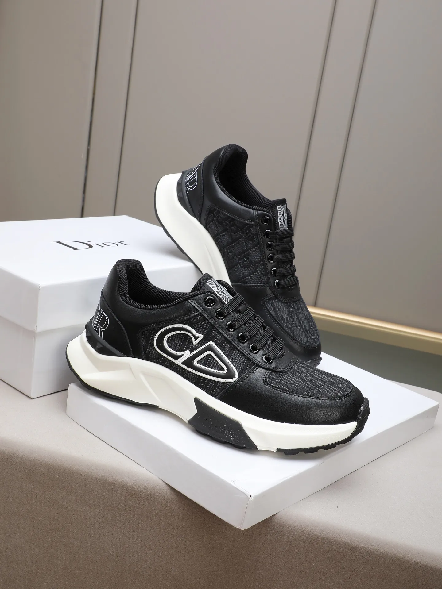 🆕🆕🆕Men's Shoes💰P440 Dior's avant-garde and versatile fashionable men's shoes are privately modeled, calfskin stitched with Dior's special waterproof fabric, fashionable, simple, stylish, eye-catching and classy. It will subvert old ideas and be a must-have for fashionistas who want to spend time with you! Must keep it for yourself! High and comfortable but low, high-end quality workmanship. Code number: 38-44 (45 customized) 4 colors for your choice [kiss][kiss][kiss]